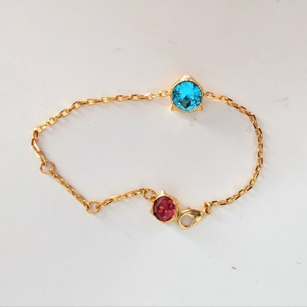 Gucci feline head bracelet with crystal
